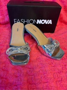 Fashion Nova Silver Rhinestone Mule Heels Size 9W New In Box